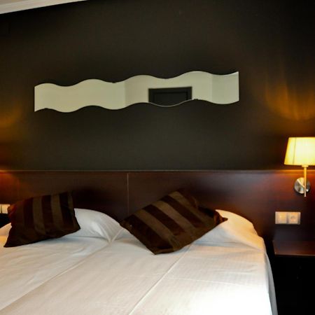 Hostal La Rotonda Ourense Extérieur photo