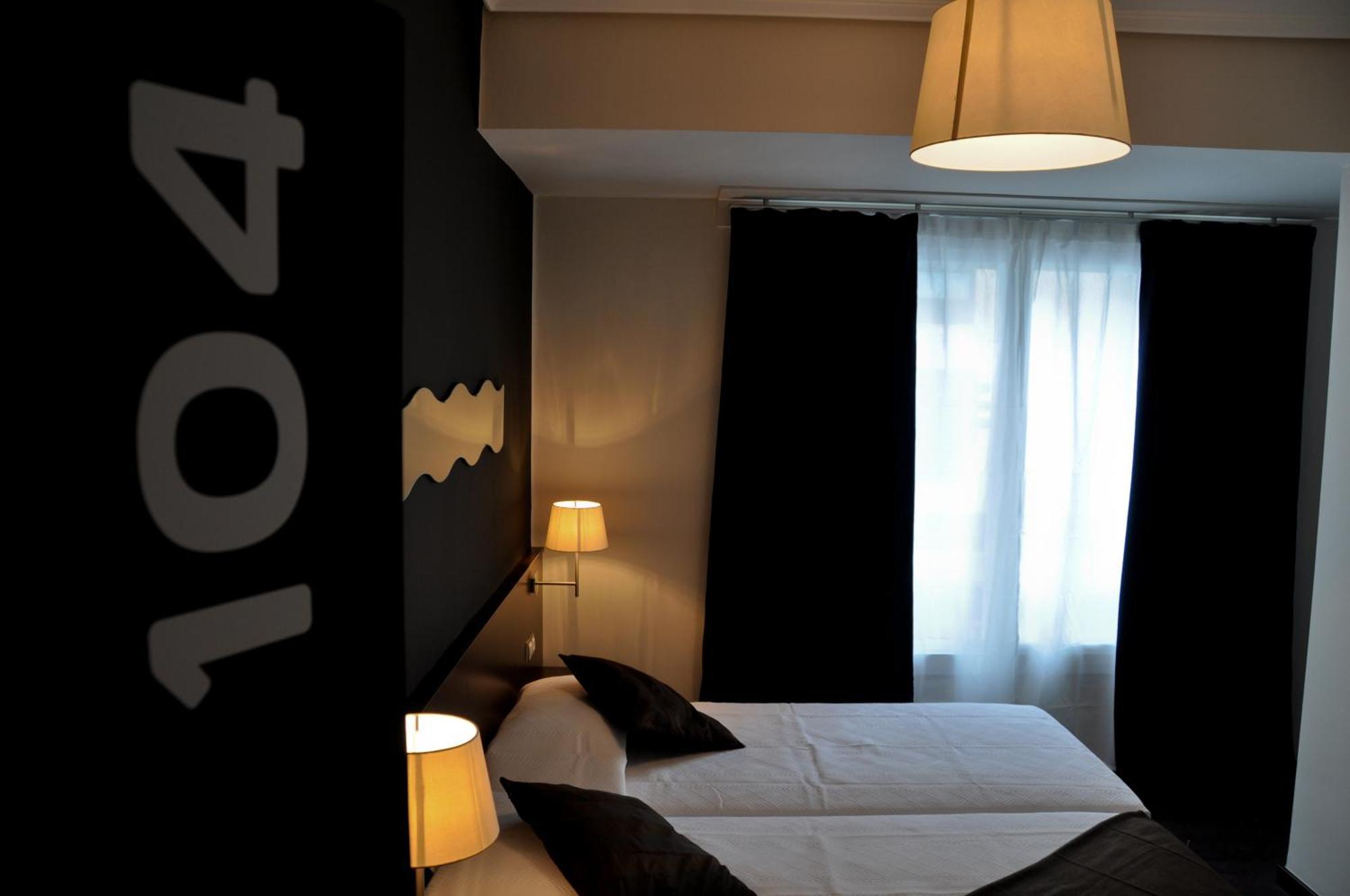Hostal La Rotonda Ourense Extérieur photo