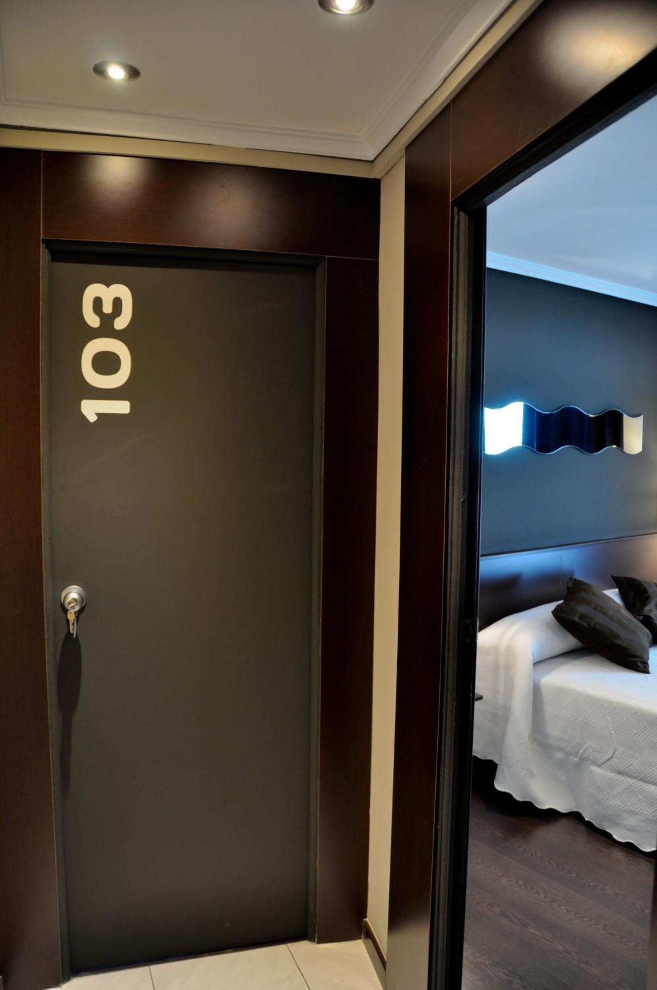 Hostal La Rotonda Ourense Extérieur photo