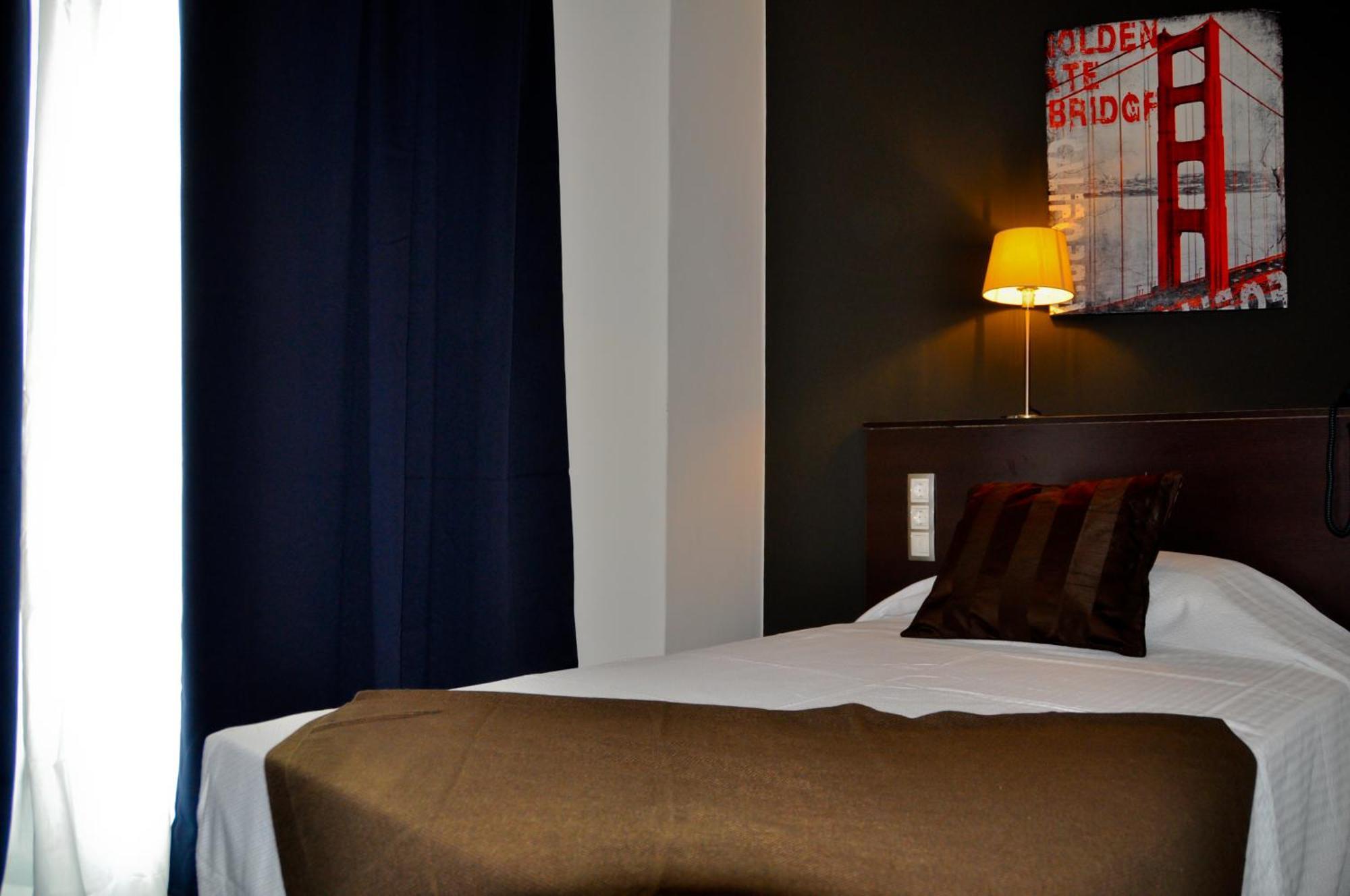 Hostal La Rotonda Ourense Extérieur photo